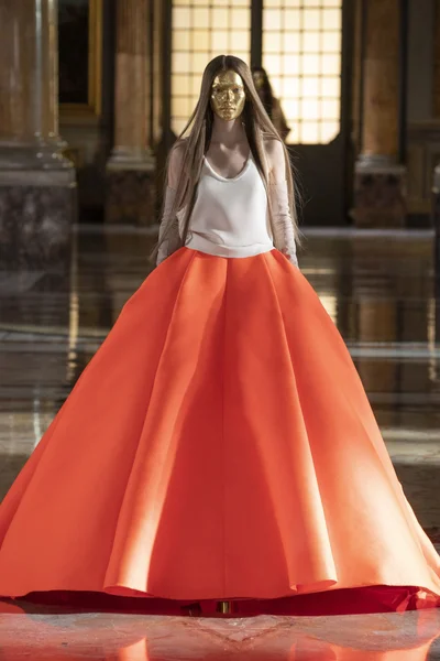 Look 49